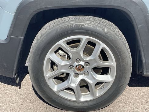 Used 2018 Jeep Renegade Latitude FWD image 5