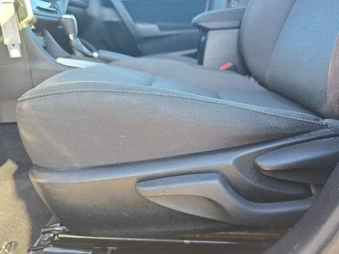 Used 2019 Toyota Corolla LE image 28