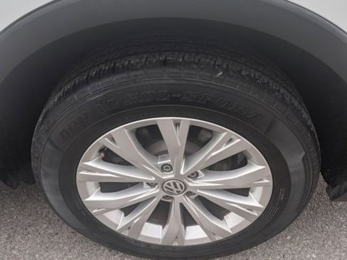 Used 2018 Volkswagen Tiguan SE w/ 3rd Row Seat Package image 18
