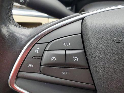Used 2018 Cadillac XT5 FWD image 22