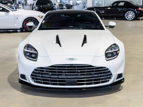 Used 2025 Aston Martin Vanquish RWD image 9