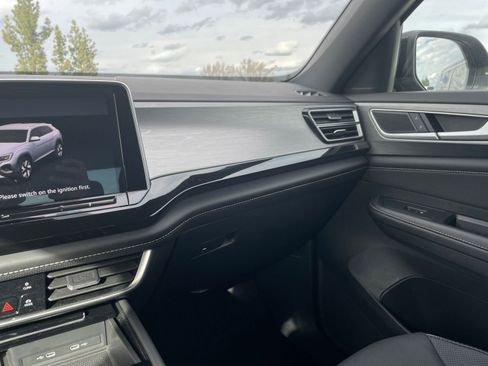 Used 2025 Volkswagen Atlas Cross Sport SE image 37