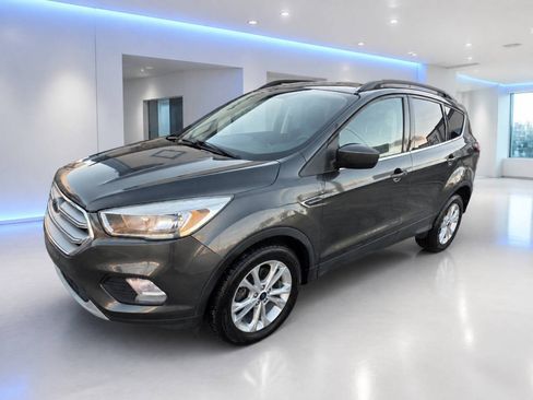 Used 2018 Ford Escape SE FWD image 3