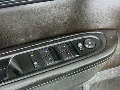 Used 2017 Chevrolet Traverse LT w/ Style and Technology Package FWD image 17
