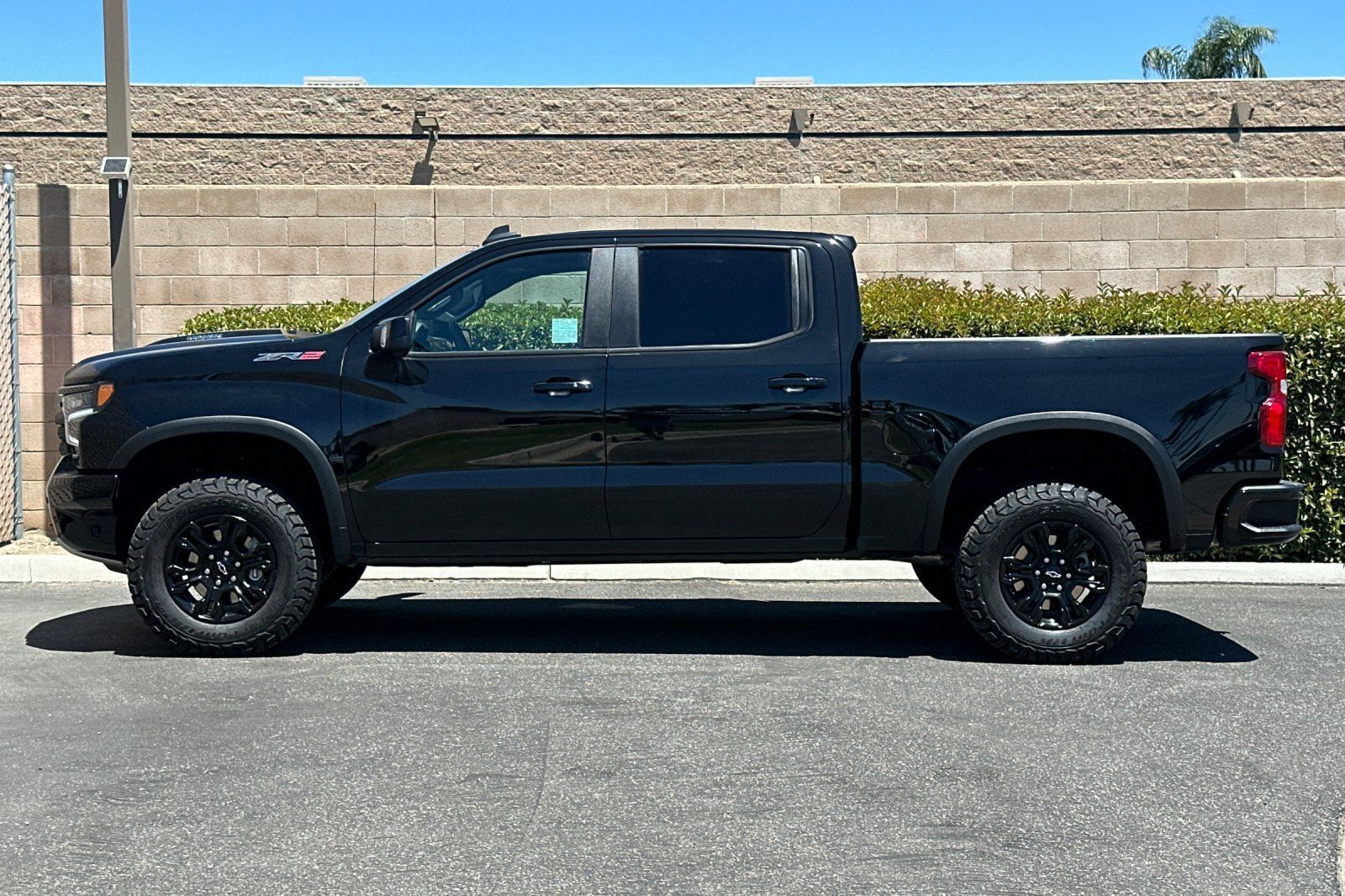Used 2025 Chevrolet Silverado 1500 ZR2 w/ Technology Package AWD/4WD image 7
