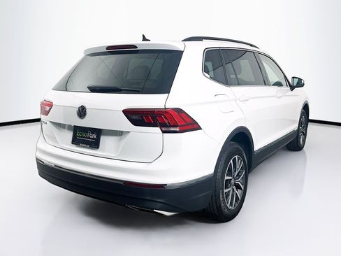 Used 2020 Volkswagen Tiguan SE w/ Panoramic Sunroof Package FWD image 9