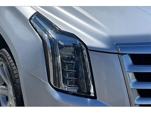 Used 2019 Cadillac Escalade ESV Premium Luxury AWD/4WD image 26