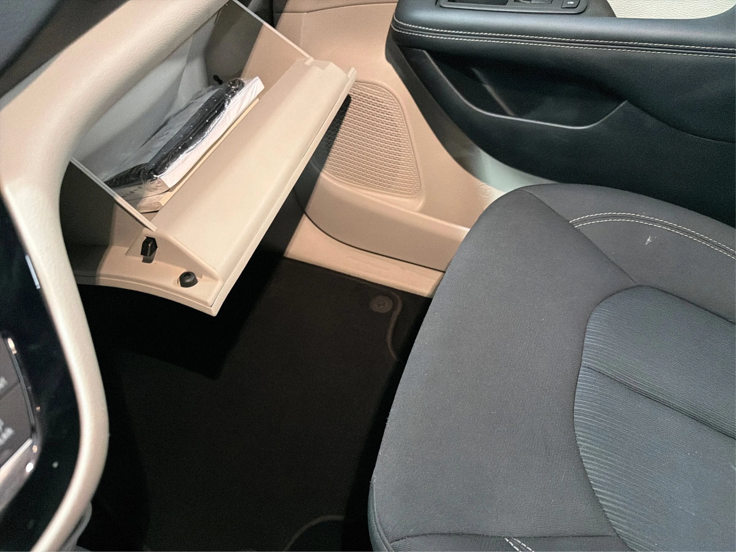 Used 2023 Chrysler Voyager LX FWD image 25