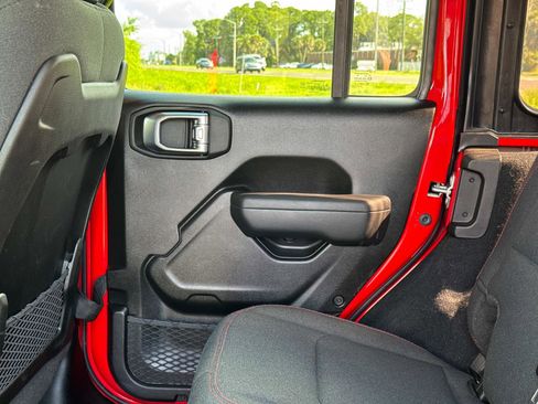 Certified 2026 Jeep Wrangler Unlimited Rubicon AWD/4WD image 14