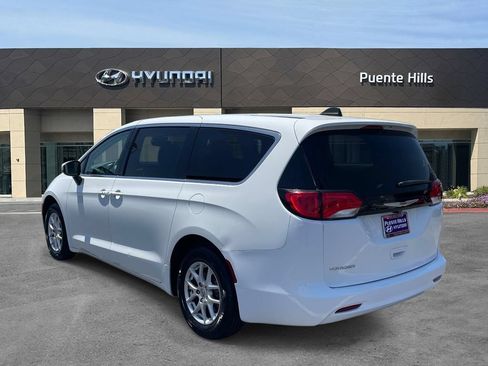 Used 2023 Chrysler Voyager LX FWD image 4