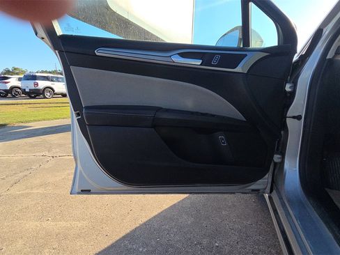 Used 2018 Ford Fusion S image 22