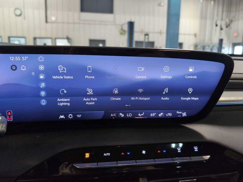 Used 2025 Buick Enclave Avenir AWD/4WD image 14
