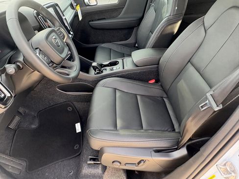 New 2026 Volvo XC40 B5 Core w/ Protection Package Premier image 18