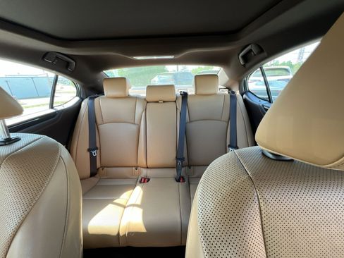 Used 2021 Lexus ES 350 w/ Premium Package image 4