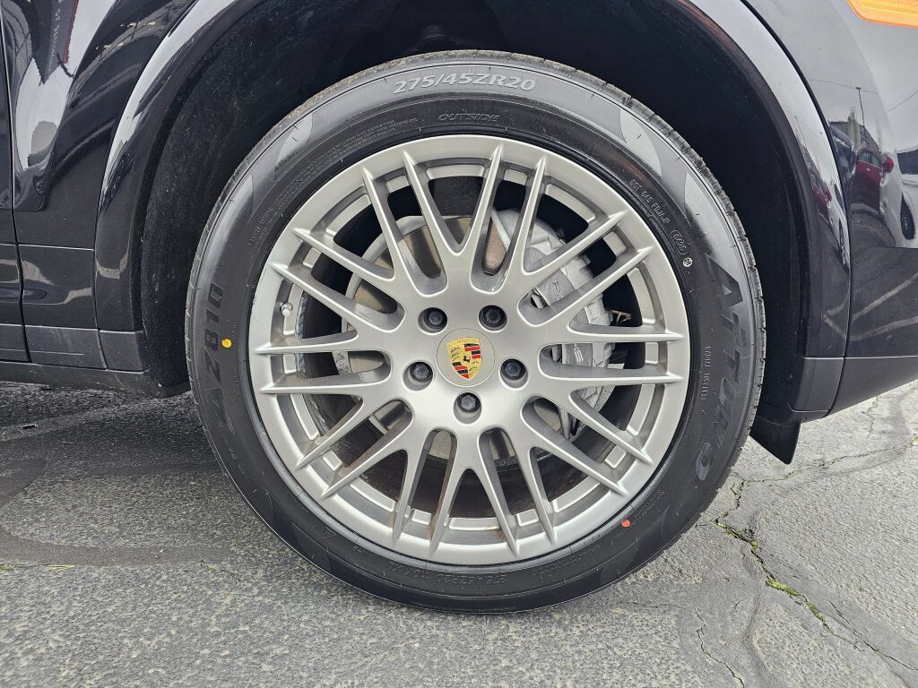 Used 2018 Porsche Cayenne Platinum Edition AWD/4WD image 9