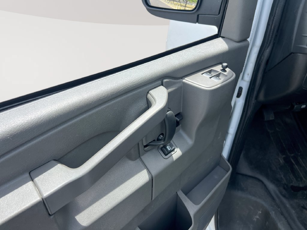 Used 2025 Chevrolet Express 2500 w/ Driver Convenience Package RWD image 15