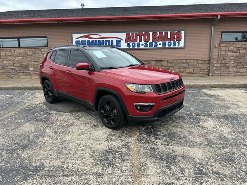 Used 2019 Jeep Compass Latitude FWD image 2
