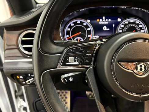 Used 2019 Bentley Bentayga image 21