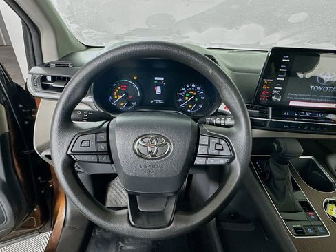 Certified 2024 Toyota Sienna LE image 13
