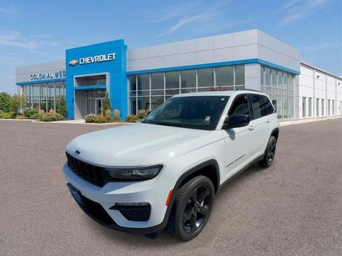 Used 2023 Jeep Grand Cherokee Limited w/ Black Appearance Package AWD/4WD image 1
