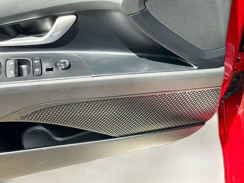 Certified 2025 Hyundai Elantra SEL FWD image 18
