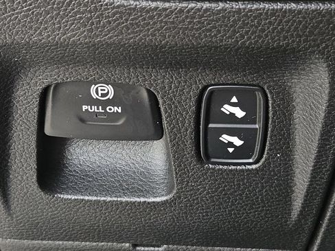 Used 2019 RAM 1500 Big Horn RWD image 16