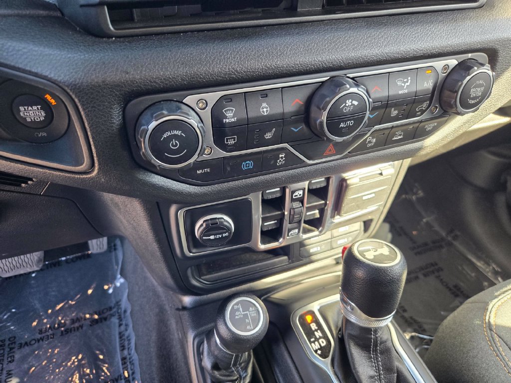 Used 2024 Jeep Wrangler Unlimited w/ Convenience Group AWD/4WD image 22