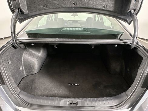 Used 2025 Nissan Altima 2.5 SV FWD image 27