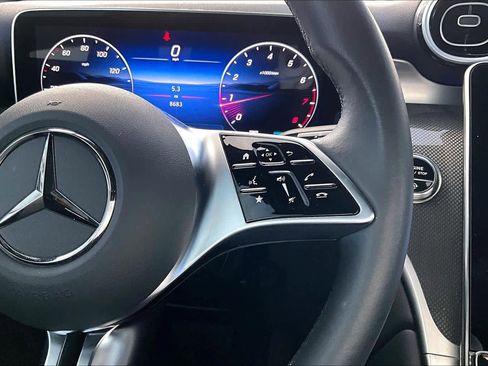 Used 2025 Mercedes-Benz GLC 300 image 24