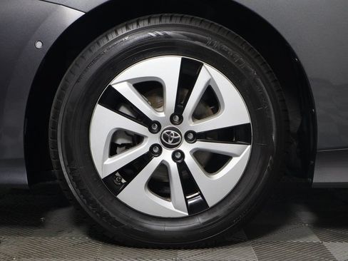 Used 2018 Toyota Prius Three FWD image 16