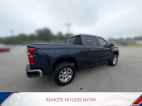 Used 2022 Chevrolet Silverado 1500 LT w/ Z71 Off-Road Package AWD/4WD image 7