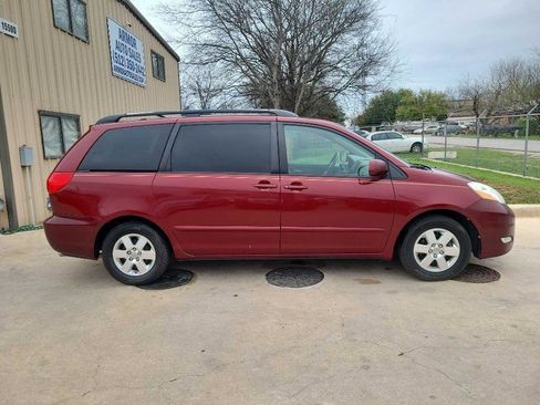 Used 2007 Toyota Sienna XLE image 2