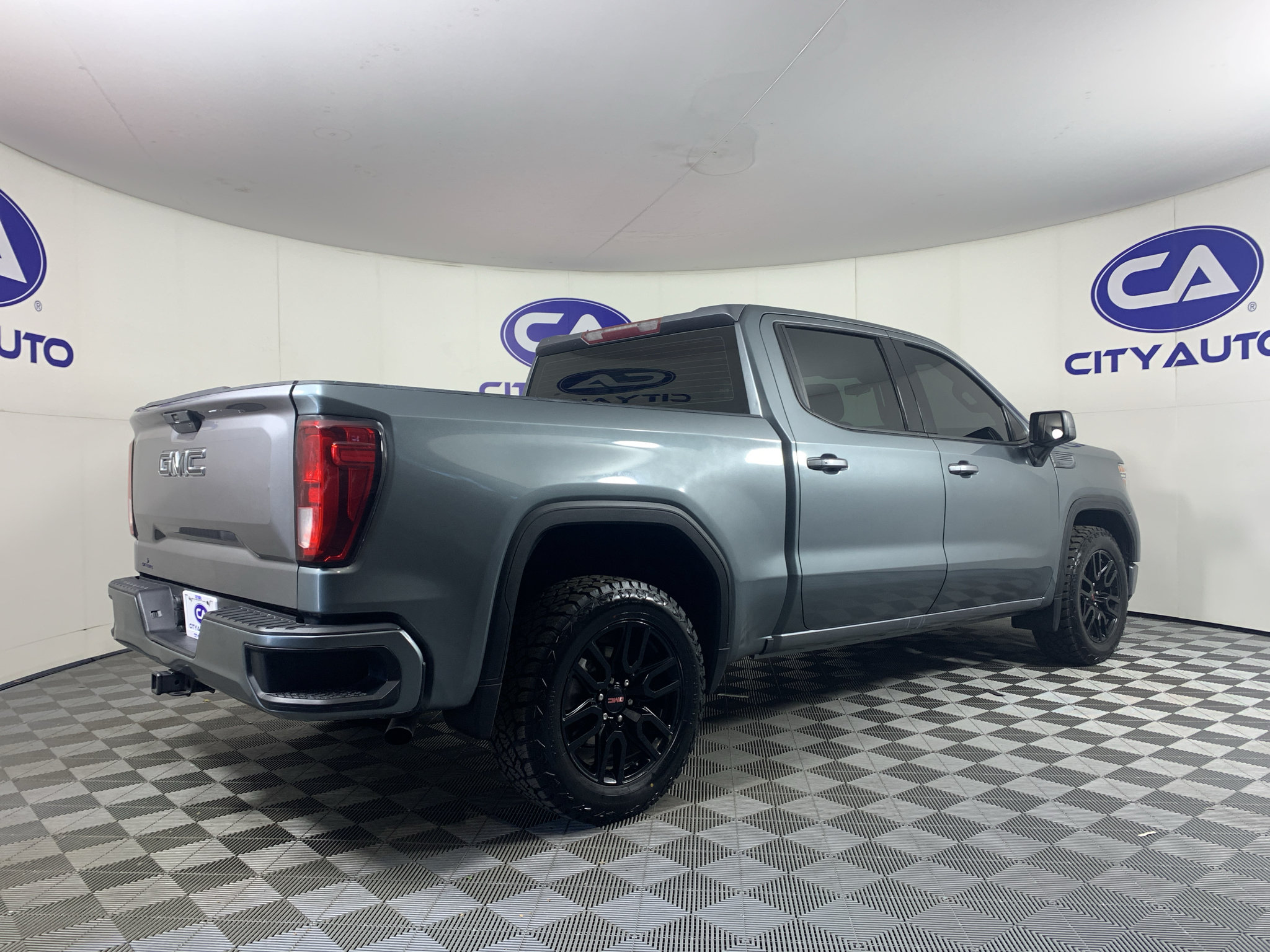 Used 2020 GMC Sierra 1500 Elevation w/ Elevation Value Package RWD image 3