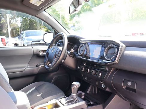 Used 2016 Toyota Tacoma TRD Sport w/ Towing Package AWD/4WD image 37