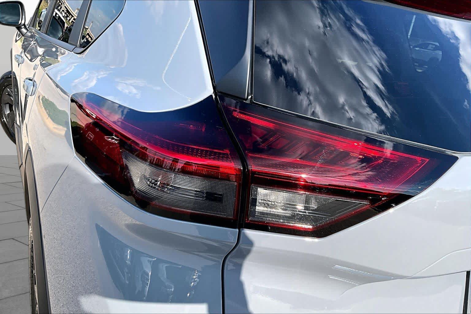 New 2027 Nissan Rogue SV FWD image 14