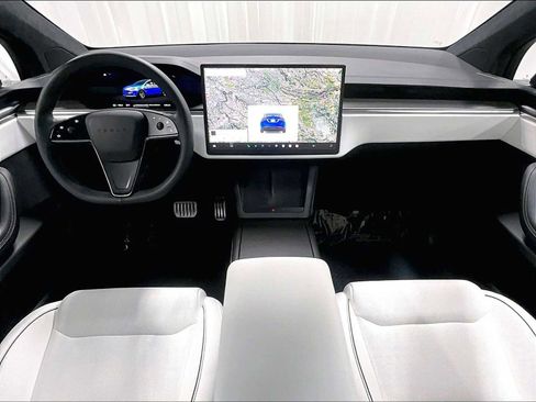 Used 2024 Tesla Model X Plaid image 17