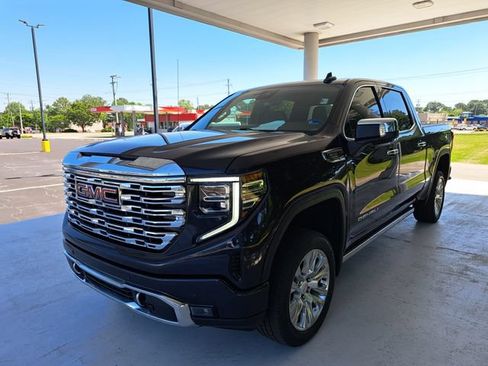 Used 2023 GMC Sierra 1500 Denali AWD/4WD image 3