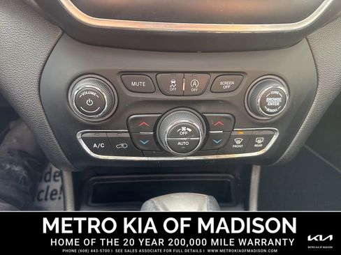 Used 2021 Jeep Cherokee Latitude Lux 80th Anniv w/ Quick Order Package 26U 80TH image 21