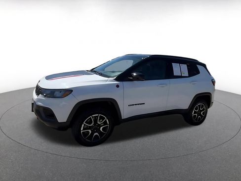 Used 2025 Jeep Compass Trailhawk AWD/4WD image 7