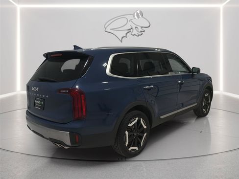 Used 2025 Kia Telluride S FWD image 6