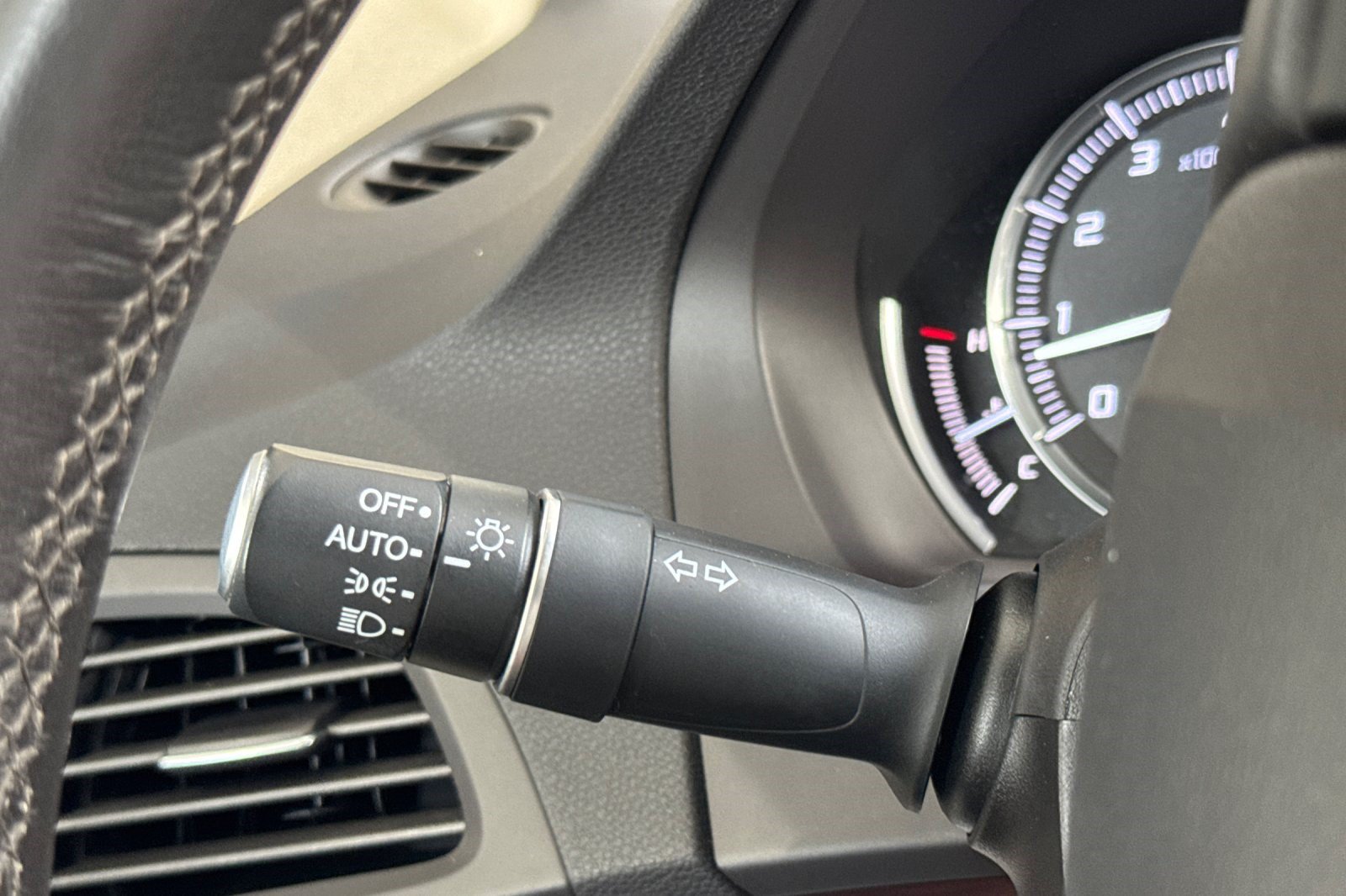 Used 2016 Acura MDX w/ Technology Package AWD/4WD image 34