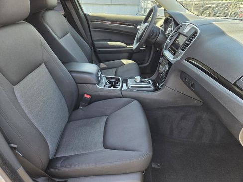 Used 2023 Chrysler 300 Touring RWD image 31