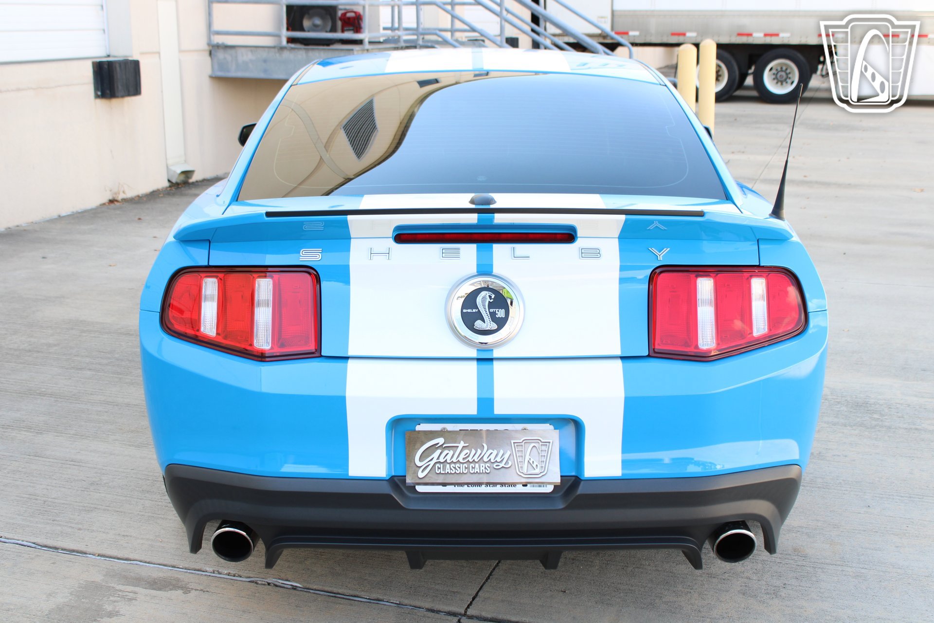 Used 2010 Ford Mustang Shelby GT500 RWD image 12