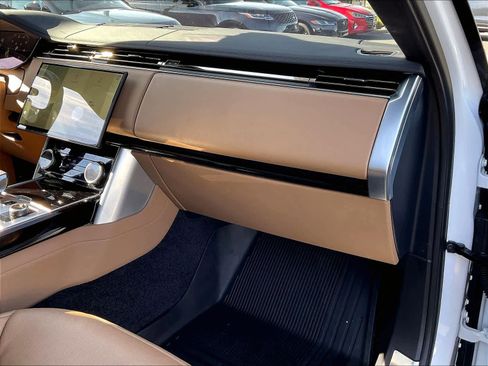 Used 2023 Land Rover Range Rover Long Wheelbase SE image 18