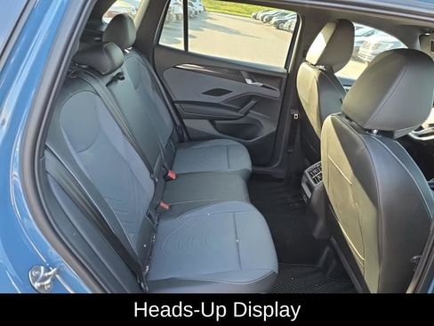 Used 2025 Volkswagen Tiguan SE R-Line image 7