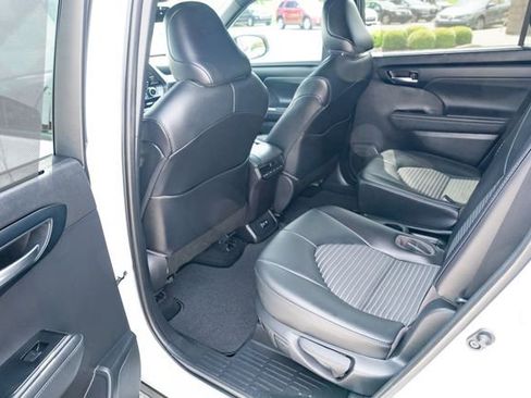 Used 2021 Toyota Highlander XSE FWD image 29