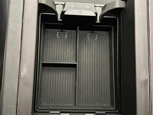 Used 2023 Rivian R1S Launch Edition image 30