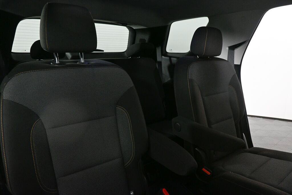 Used 2021 Chevrolet Traverse LT FWD image 18