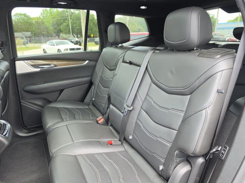 Used 2023 Cadillac XT6 Premium Luxury w/ Platinum Package AWD/4WD image 20