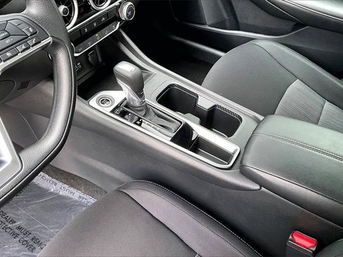 Certified 2025 Nissan Sentra SV image 17